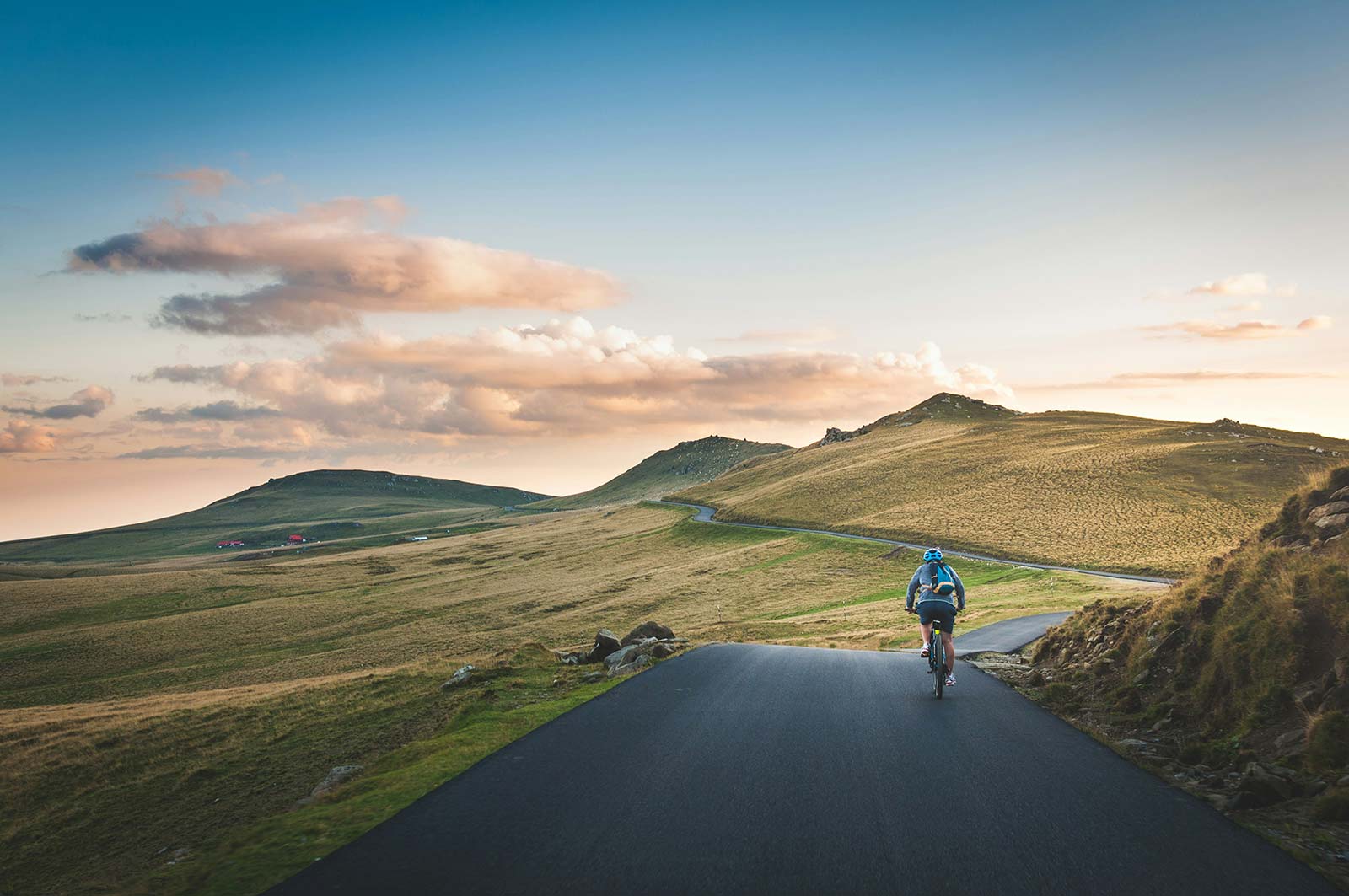 Biker (Bild David Marcu, unsplash) | Digitize the Planet