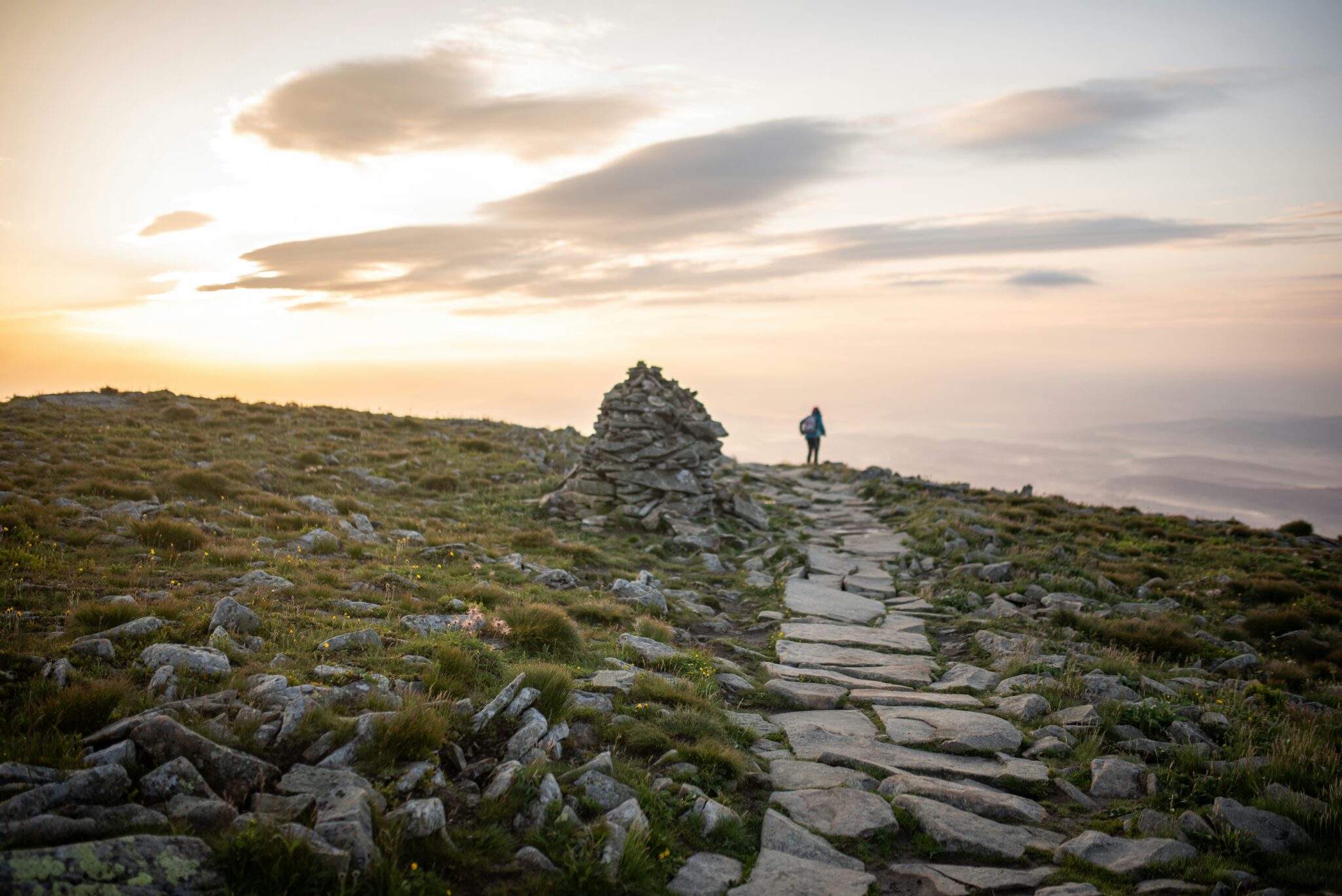 Wandern Weg Sonnenuntergung (Bild Monika-Guzikowska, unsplash) Digitize the Planet